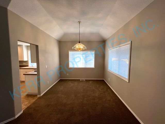 Building Photo - 14824 SE Sieben Creek Dr