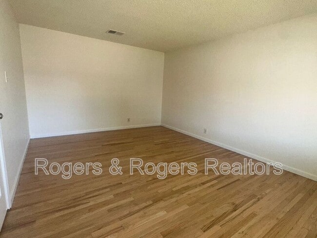 Building Photo - 2663 Westberry Dr