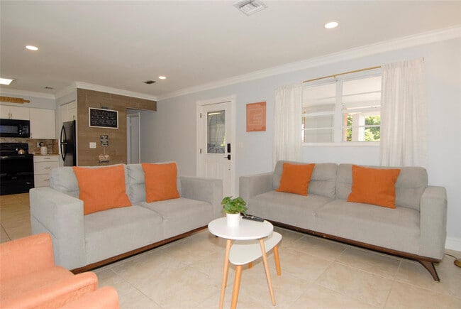 Building Photo - 21 NE 57th Ct