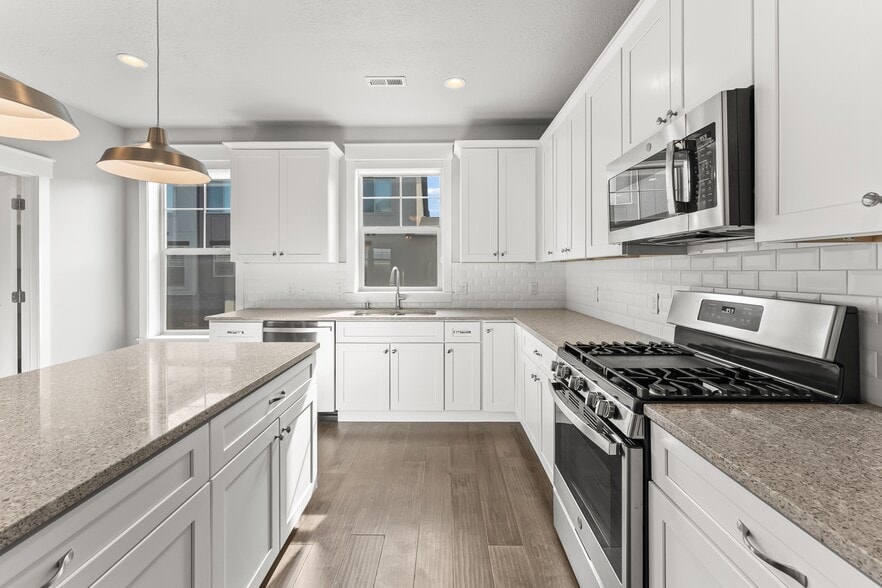 Building Photo - 10374 S Sage Canal Way