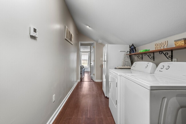 Building Photo - 426 Russell Ave