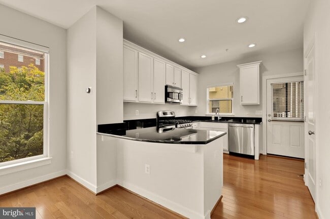 Building Photo - 4333 Kennedy St