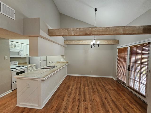 Building Photo - 7522 Holly Hill Dr