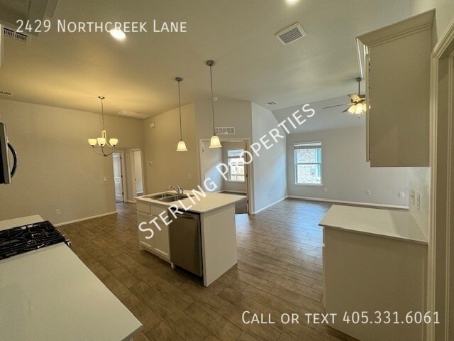 Building Photo - 2429 Northcreek Ln
