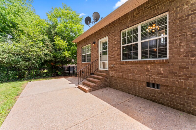 Building Photo - 1002 Glessner Dr
