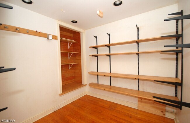 Building Photo - 35 Evergreen Ln