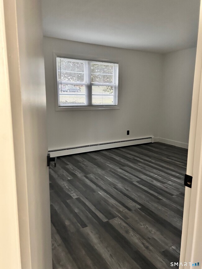 Building Photo - 1109 Waterbury Rd