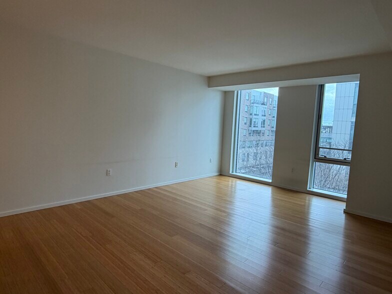 Building Photo - 2 Earhart St