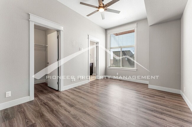 Building Photo - Beautiful Townhome with 2 Car Garage and Central A/C