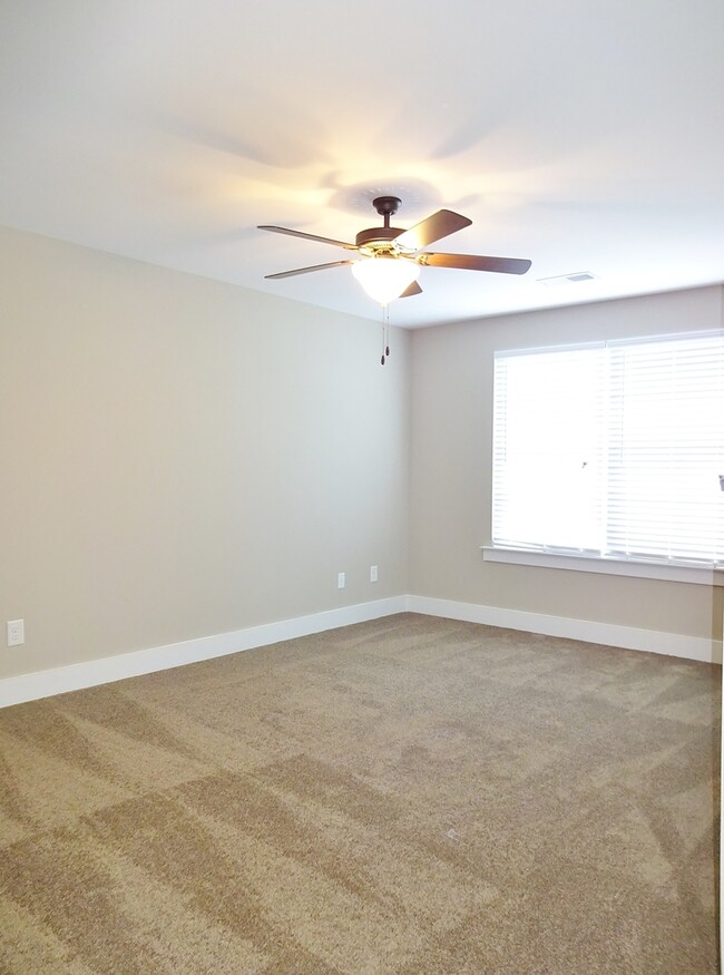 Building Photo - Spacious Town Home in Gardendale - Available to View Now!!!