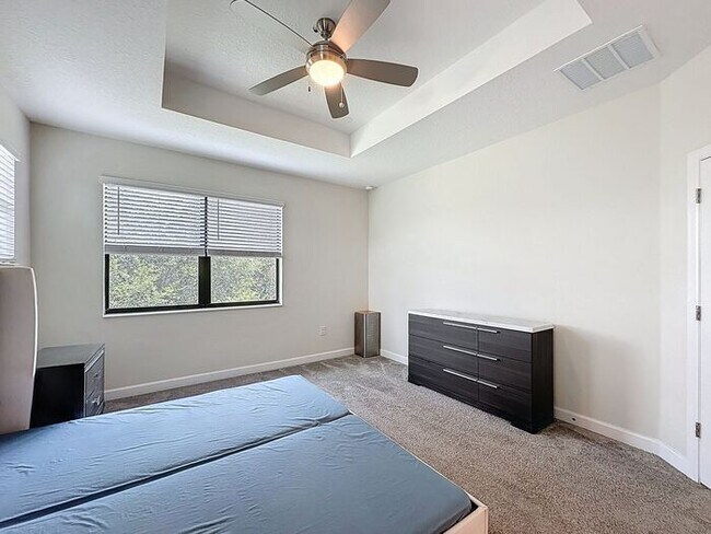 Building Photo - Beautiful Furnished townhome in Vistas of ...