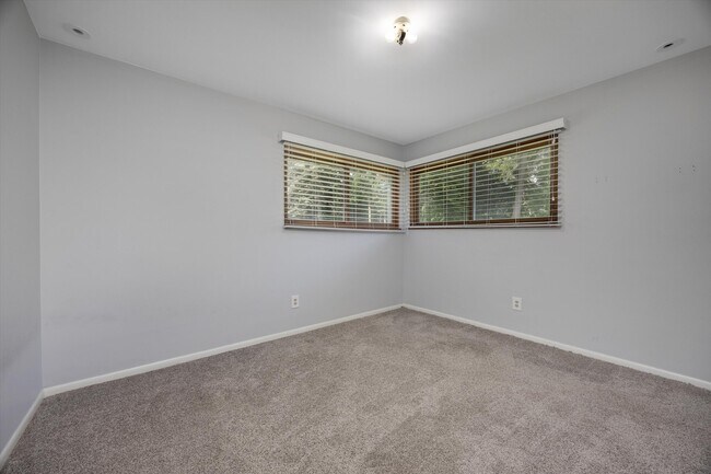 Building Photo - 4790 Belzair Dr
