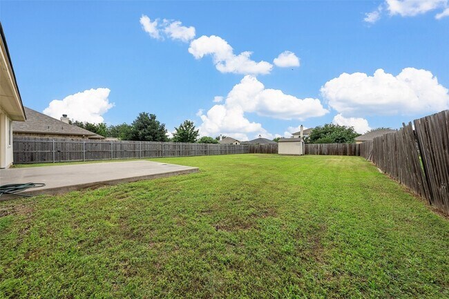 Building Photo - 10120 Salem Way