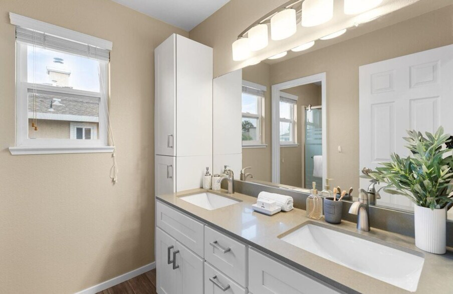 Building Photo - 6953 Bear Creek Dr