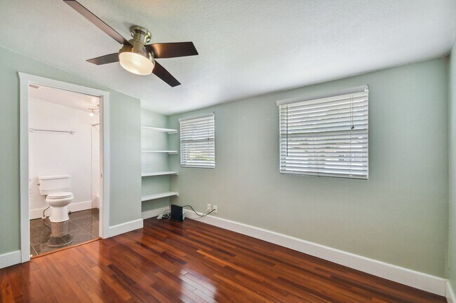 Building Photo - Riverside Heights Historic Bungalow!