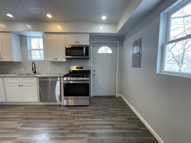 Building Photo - 809 S George Ave