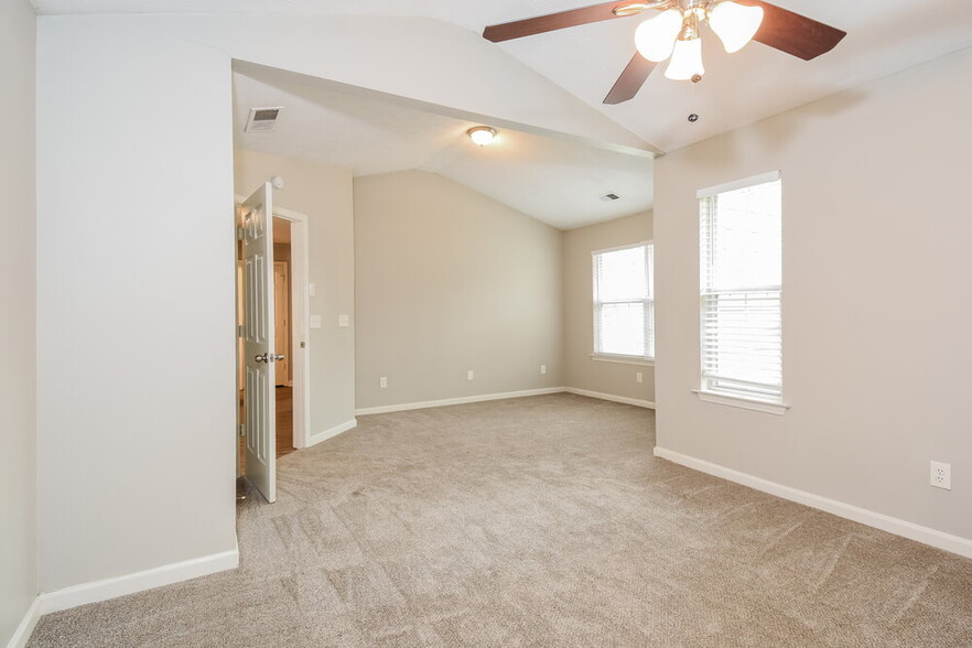 Building Photo - 1347 Ambercrest Way