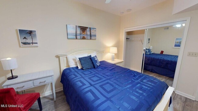 Building Photo - 2228 Beach Dr