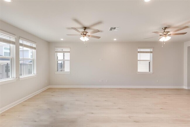Building Photo - 1005 Legend Milton Ln