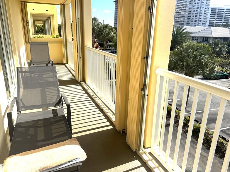 Building Photo - 951 De Soto Rd