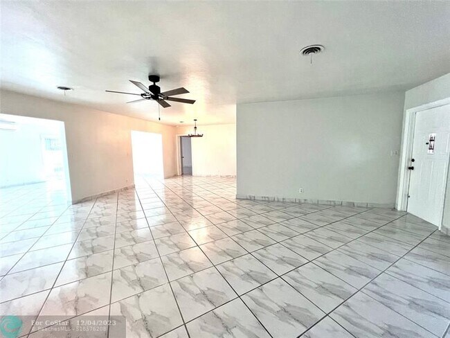 Building Photo - 1930 Windward Dr