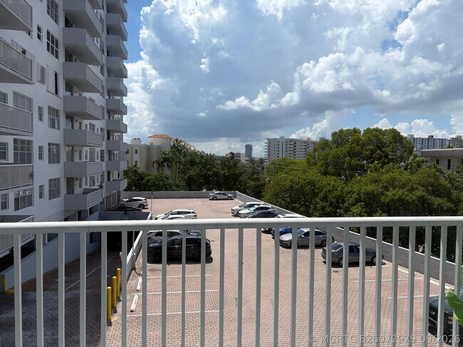 Building Photo - 137 Golden Isles Dr