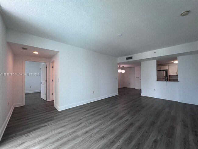 Primary Photo - 1250 S Miami Ave