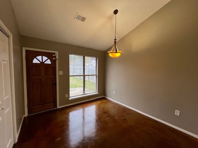 Building Photo - Renovated 2 Bedroom 2 Bath Home For Rent!!