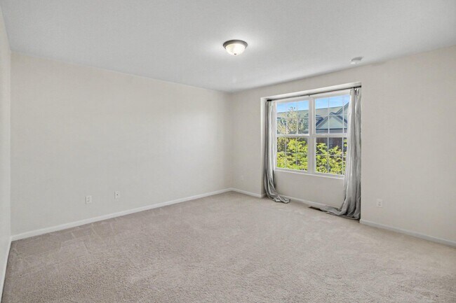 Building Photo - 27898 Hopkins Dr