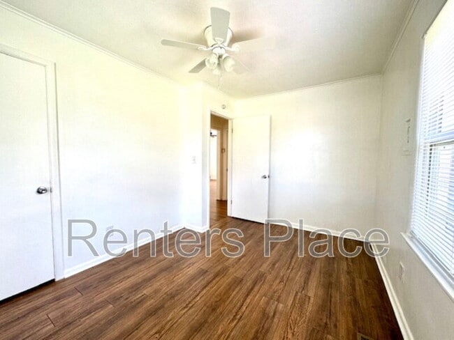 Building Photo - 319 E Dawes Ave