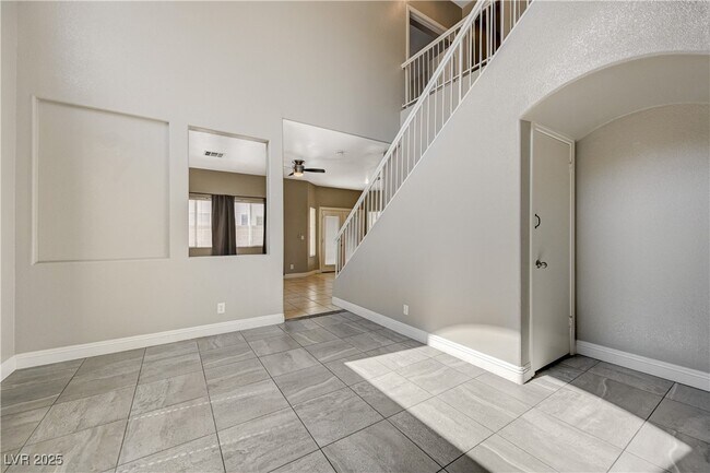 Building Photo - 971 Whispering Grove Ave