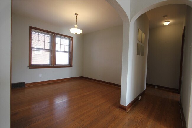 Building Photo - 6601 Alamo Ave