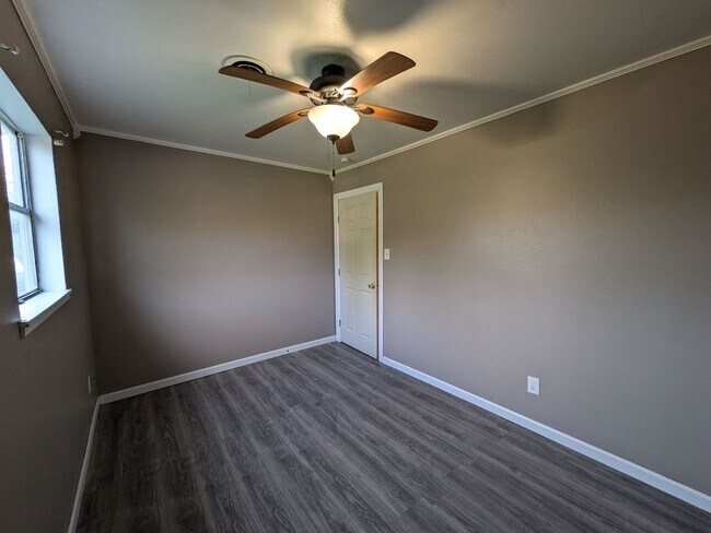 Building Photo - 6350 Arrowhead Dr