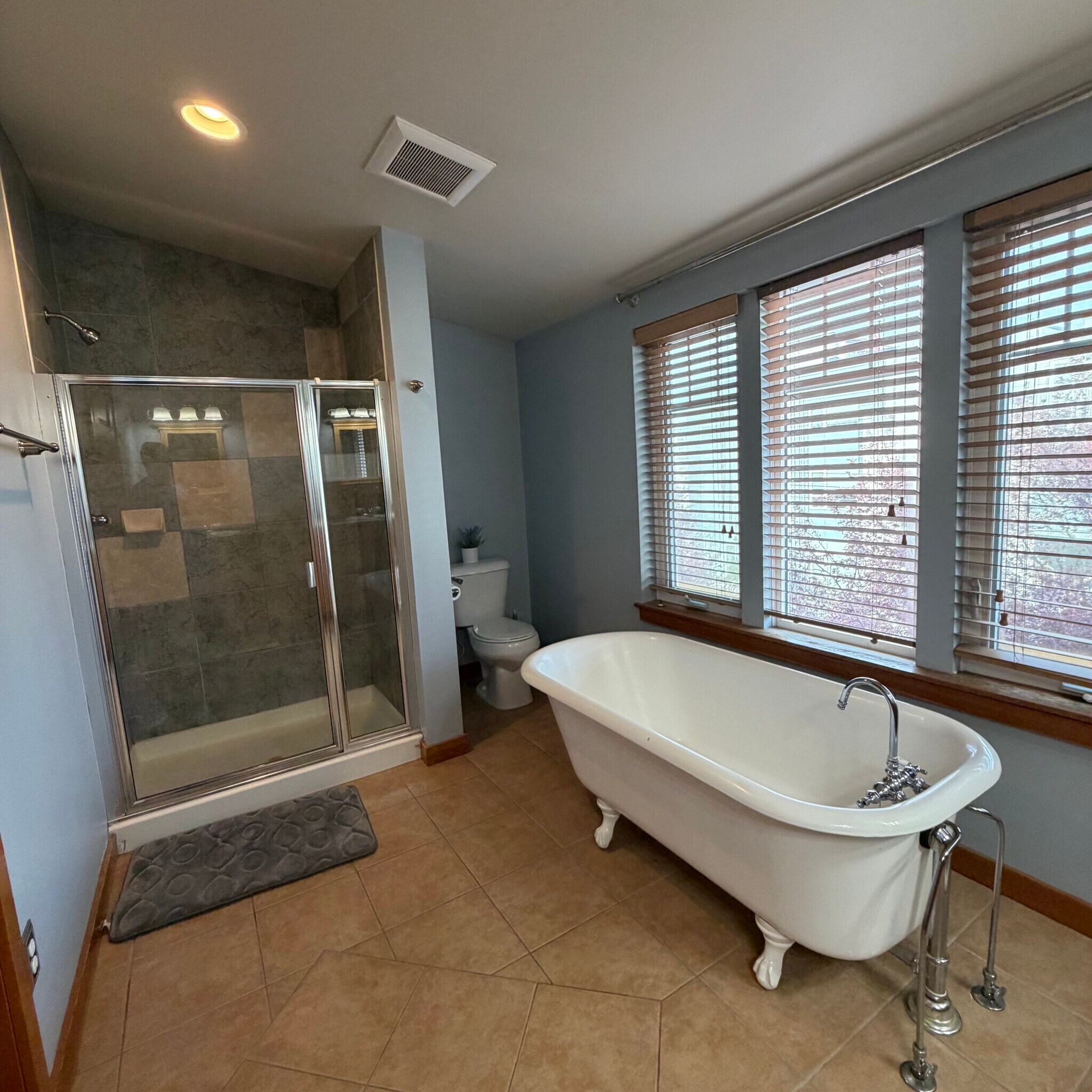 Third floor bathroom - 1911 24th Ave S