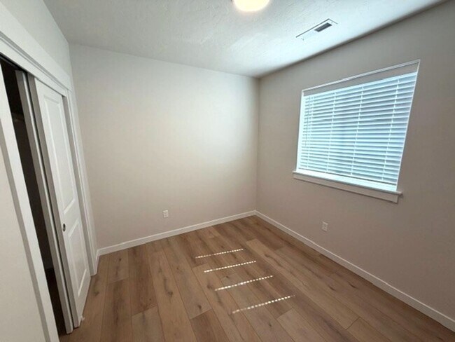 Building Photo - Beautiful newer 3 bed 2 bath home in Caldwell just off Linden Rd and Middleton Rd