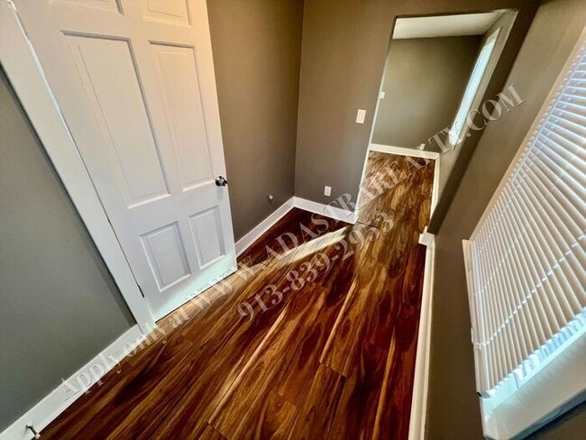 Building Photo - MOVE IN SPECIAL!! Updated 4 Bed 3 Bath Home in KCMO-Available NOW!! MOVE IN SPECIAL $200 OFF 2nd ...