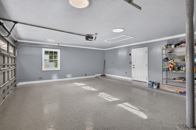 Building Photo - 414 Somerset Dr