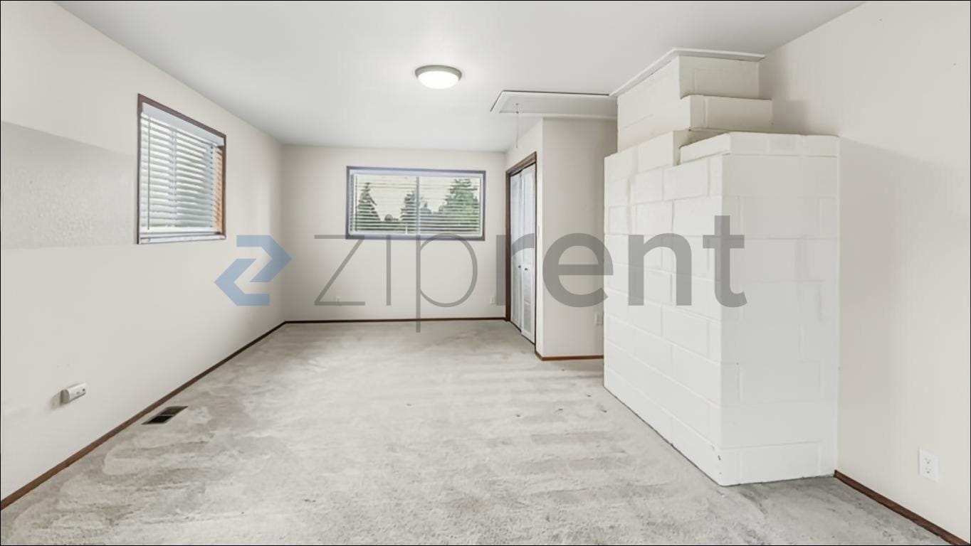 Building Photo - Unit