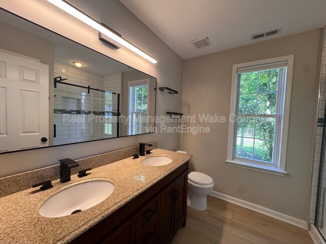 Building Photo - 206 Lindell Dr