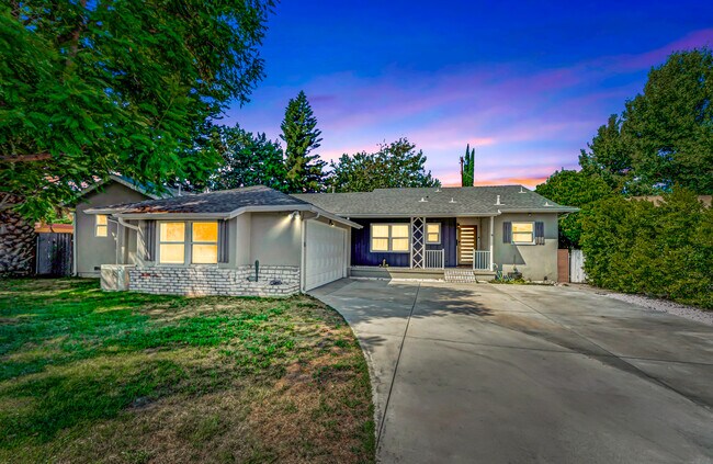 Building Photo - 7713 Oakdale Ave