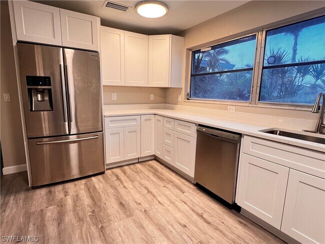 Building Photo - 733 Sesame Ct