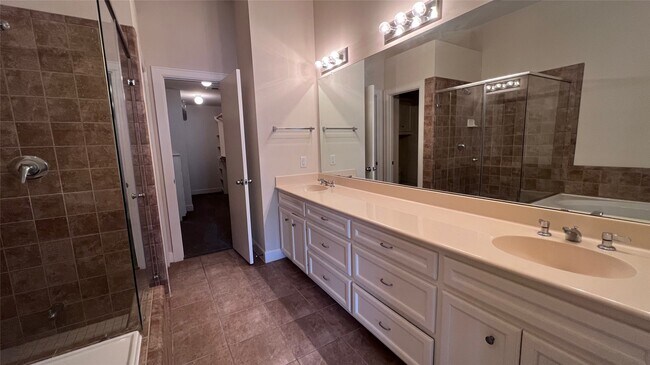 Building Photo - 2710 Hullsmith Dr