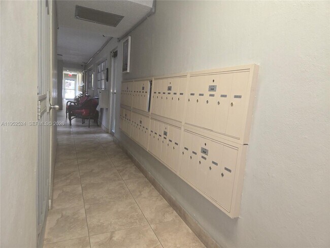 Building Photo - 330 SE 2nd St