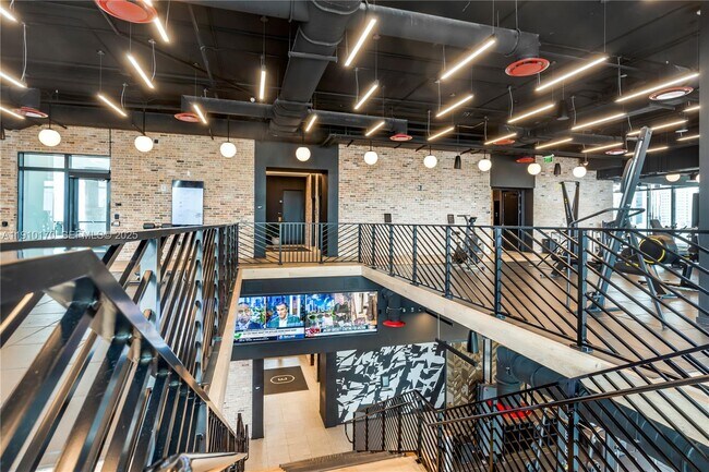 Building Photo - 398 NE 5th St