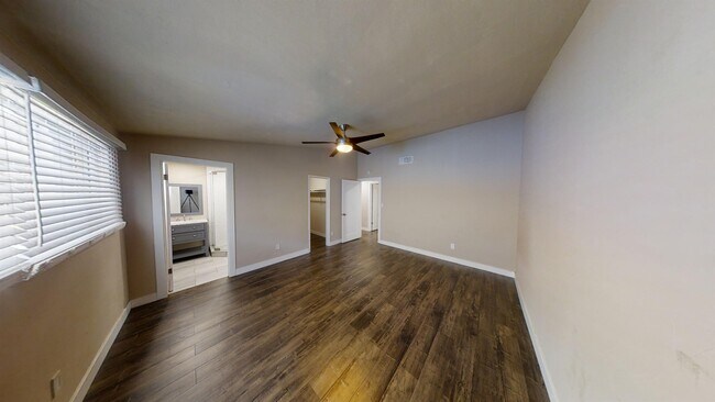 Building Photo - 5216 College Gardens Ct