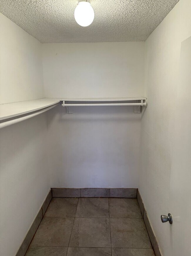 Building Photo - 2-Bedroom First-Floor Condo with Utilities...
