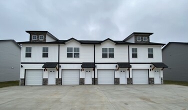 Building Photo - 1020 Glenkirk Dr