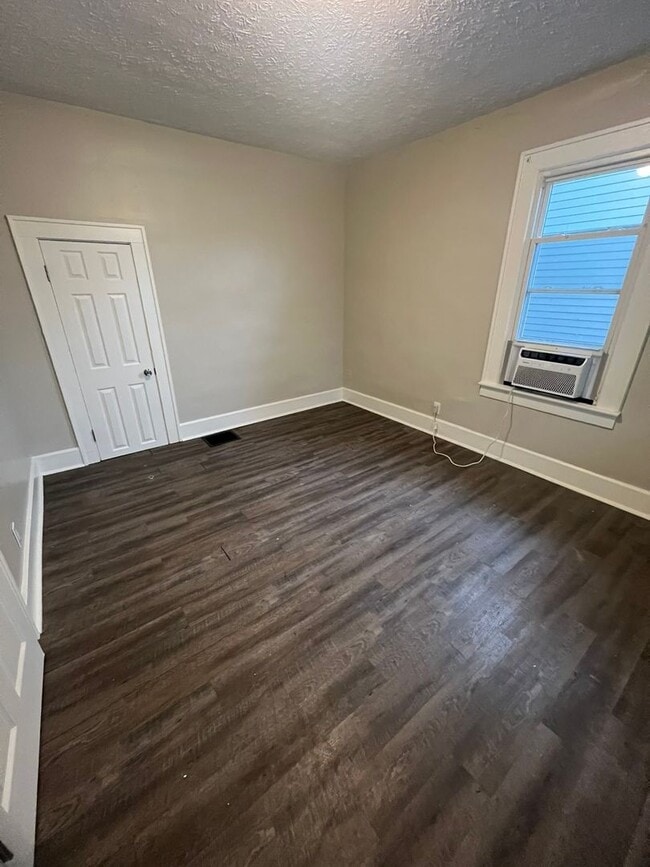 Building Photo - FOR RENT | 2 Bed | 1 Bath