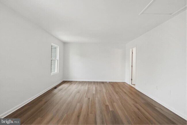 Building Photo - 2846 Schoolhouse Cir