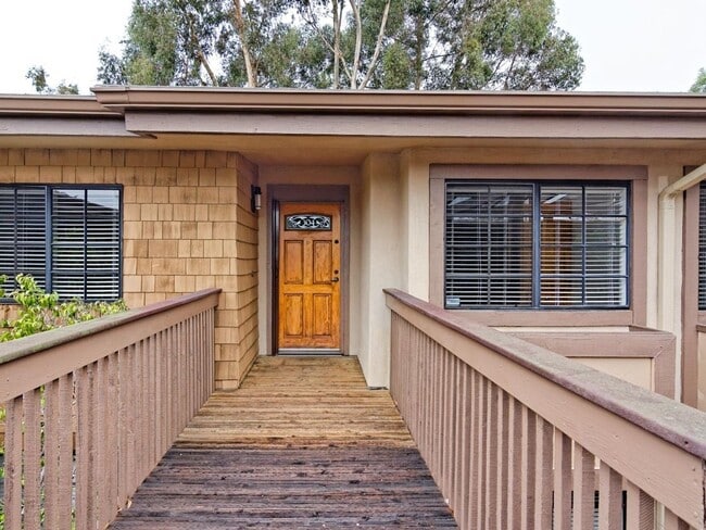 Building Photo - Water, Sewer, Trash Included! Fireplace, Washer, Dryer, 2 Assigned Parking, Garage, Open Floor Pl...